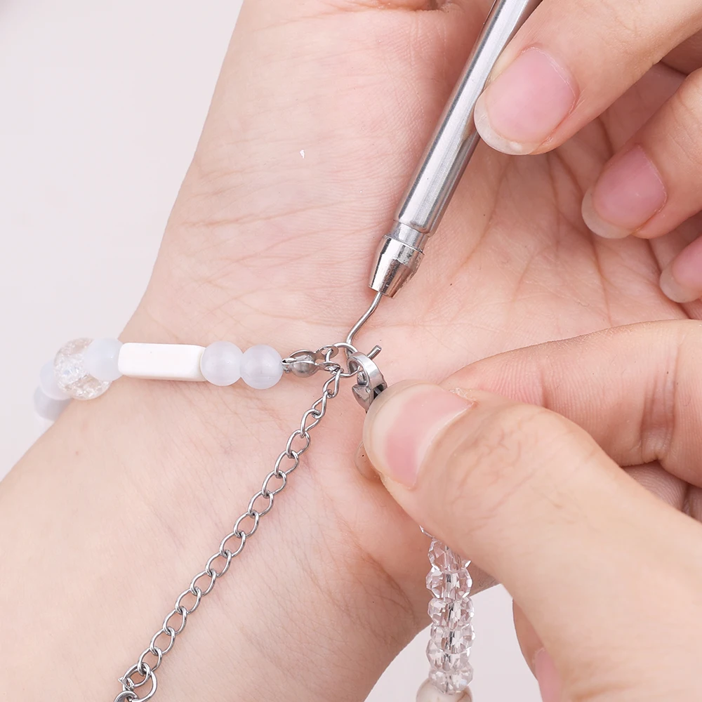 Bracelet helper for Pandora bracelets